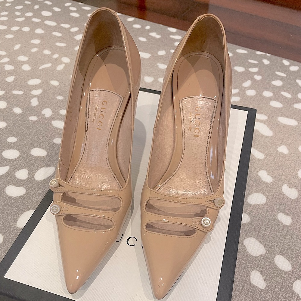 Gucci Aneta patent leather nude pumps